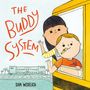 "The Buddy System" steht in roten Buchstaben. Zwei Kinder winken aus einem gelben Bus vor einer Schule. Illustration.