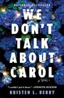 "We Don’t Talk About Carol" von Kristen L. Berry. Blaue Hortensien und Lichterkette in der Hintergrundgestaltung.