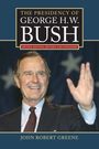 „The Presidency of George H.W. Bush, Second Edition, Revised and Expanded“ von John Robert Greene. Ein Mann lächelt und winkt.