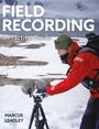"FIELD RECORDING A Practical Guide" Marcus Leadley. Eine Person in roter Jacke bedient Mikrofone im Schnee.