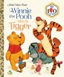 „Winnie the Pooh MEETS Tigger“. Illustration mit Figuren: Winnie Puuh, Tigger, I-Aah, Ferkel und Ruh auf einer Wiese.