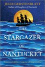 "THE STARGAZER OF NANTUCKET" von Julie Gerstenblatt. Silhouette eines Segelschiffs vor goldenem Mond auf blauem Hintergrund.