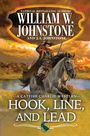 „National Bestselling Authors William W. Johnstone and J.A. Johnstone – A Catfish Charlie Western – Hook, Line, and Lead”. Ein Cowboy reitet mit Gewehr auf einem Pferd durch eine Landschaft.