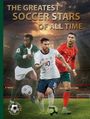 "The Greatest Soccer Stars of All Time." Drei Fußballspieler in Aktion auf einem Stadionhintergrund. Logo unten links.
