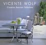 "VICENTE WOLF Creative Interior Solutions. Text by Margaret Russell. Foreword by Marianne Williamson." Moderne Einrichtung mit Tisch und Stuhl.