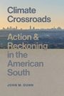 "Climate Crossroads: Action & Reckoning in the American South" von John M. Dunn. Skyline im Hintergrund.