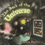 Titel: "The Back of the Universe" von Jessixa Bagley. Eine Illustration zeigt ein Kind, das mit einem Plüschtier schläft, umgeben von Planeten.