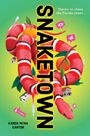Text: "SNAKETOWN", "There’s no chaos like Florida chaos...", "KAREN MYNA CANTOR". Illustration: Eine rote Schlange mit Symbolen.