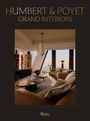 "Humbert & Poyet Grand Interiors." Luxuriöser Wohnzimmerbereich mit eleganten Möbeln und Panoramafenstern.