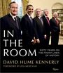 „IN THE ROOM: SIXTY YEARS ON THE FRONT LINES OF HISTORY“ von David Hume Kennerly. Fünf Männer in Anzügen lächeln.
