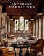 "INTERIOR NARRATIVES" und "SEAN ANDERSON" stehen im Raum. Ein gemütliches Wohnzimmer mit Holzwänden, Sofas und Sesseln.