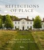 "REFLECTIONS OF PLACE. DAN GORDON LANDSCAPE ARCHITECTS. Rizzoli New York." Ein klassisches Haus mit gepflegtem Garten.