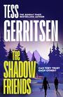 "Tess Gerritsen" oben, "The Shadow Friends" in Gelb. "Can they trust each other?" Silhouetten vor einer Waldhütte bei Mondschein.