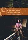Text: "The Cambridge Companion to Rodgers and Hammerstein, Edited by William A. Everett." Ein Mann in Bühnenkleidung.