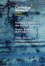 „Cambridge Elements Forensic Linguistics: Forensic Linguistics in the United Kingdom“ vor blauem, strukturiertem Hintergrund.
