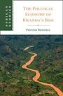 Text: "THE POLITICAL ECONOMY OF RWANDA'S RISE" von Pritish Behuria. 
Unten eine Luftaufnahme einer kurvigen, rot-braunen Wasserstraße in grüner Landschaft.