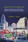„Agents of Inertia: Business, Urban Crisis, and Economic Decline in Twentieth-Century Calcutta“ von Gaurav C. Garg. Illustration mit Stadtszene und Verkehr.
