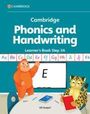 Titel: Cambridge Phonics and Handwriting. Unten zwei Tiere, eines orange, eines leopardengemustert, schreiben an einem Tisch.