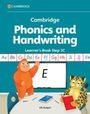"Cambridge Phonics and Handwriting, Learner's Book Step 3C. Ein Dino und ein Leopard sitzen an einem Tisch, Buchstaben-Vorlagen."