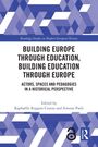 "Building Europe through Education, Building Education through Europe" ist der Titel. Weiße Hintergrundfarbe.
