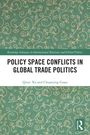 Titel: "Policy Space Conflicts in Global Trade Politics". Autoren: Qinyi Xu und Chuanjing Guan. Grüner Hintergrund mit floralen Mustern.