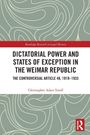 Buchtitel: "Dictatorial Power and States of Exception in the Weimar Republic" von Christopher Adair-Toteff.  
Grünes Muster.