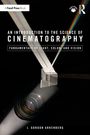 Text: "An Introduction to the Science of Cinematography: Fundamentals of Light, Color and Vision." Ein Prisma bricht Lichtstrahlen.