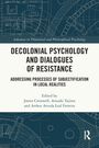 "DECOLONIAL PSYCHOLOGY AND DIALOGUES OF RESISTANCE" mit technischem Hintergrund und Routledge-Logo.