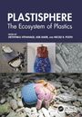 Text: "PLASTISPHERE The Ecosystem of Plastics Edited by Meththika Vithanage, Adil Bakir, and Nicole R. Posth."  
Fotos: Plastik mit Seepocken besetzt und Einsiedlerkrebs mit Plastikgehäuse.