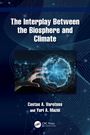 "The Interplay Between the Biosphere and Climate" steht oben, darunter ein Bild von einer Hand, die eine leuchtende Erde berührt.