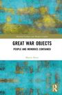 "Great War Objects: People and Memories Contained" von Martin Barry. Grüne und goldene abstrakte Malerei als Hintergrund.