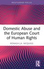"Domestic Abuse and the European Court of Human Rights" von Ronagh J.A. McQuigg. Üppiges Punktmuster in Pink und Lila.