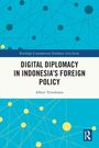 DIGITAL DIPLOMACY IN INDONESIA'S FOREIGN POLICY, Albert Triwibowo. Blau-gelbes abstraktes Design mit Netzlinien.