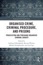 Text: "ORGANIZED CRIME, CRIMINAL PROCEDURE, AND PRISONS". Blauer Hintergrund mit dekorativem Muster und Logo unten rechts.
