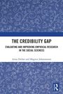 „THE CREDIBILITY GAP“ steht in großer Schrift oben. Darunter: blaue Hintergrundgestaltung mit weißen, floralen Mustern.