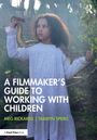 „A Filmmaker's Guide to Working with Children“ von Meg Rickards und Tamryn Speirs. Ein Kind hält eine Schlange.