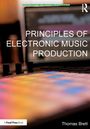 Text: "Principles of Electronic Music Production" von Thomas Brett.  
Farbenfrohe Beleuchtung auf Musikgerät vor Laptop.