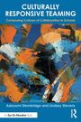 Blauer Hintergrund mit weißem Text: "Culturally Responsive Teaming". Abstraktes Gemälde in Blau, Orange und Weiß.