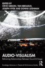 Titel: AUDIO-VISUALISM. Herausgeber: Steve Gibson, Yan Breuleux, Joseph Hyde, Donna Leishman. Personen vor einer großen Projektion.