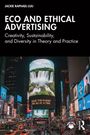 „ECO AND ETHICAL ADVERTISING“, „SAVE THE PLANET ONE AD AT A TIME“. Times Square bei Nacht, mit digitalem Wasserfall.