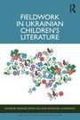 „Fieldwork in Ukrainian Children's Literature“ oben, eine bunte Stickerei-Karte der Ukraine darunter.
