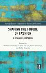 "Shaping the Future of Fashion: A Research Companion." Herausgeber: Bethan Alexander, Yu Lun Eve Lin, Flavia Loscialpo, Kelly Dearsley. Oberer und unterer Bereich mit abstraktem blau-gelbem Muster.
