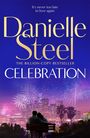 „Danielle Steel CELEBRATION 19/11/2026.“ Eine lächelnde Frau mit langen Haaren und einer Brille auf dem Kopf vor violettem Hintergrund.