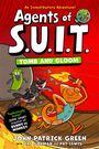 „Agents of S.U.I.T. Tomb and Gloom“: Ein Chamäleon mit Fackel führt Tiere durch einen roten Korridor mit Pfeilen.