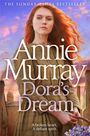 "The Sunday Times Bestseller", "Annie Murray", "Dora's Dream", "A broken heart. A defiant spirit." Frau mit rotem Haar vor Ziegelgebäuden.