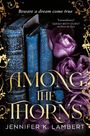 „Beware a dream come true“, „Extraordinary! Sarah Beth Durst“, „AMONG THE THORNS“, „JENNIFER K. LAMBERT“. Goldene Muster, lila Rosen, blaue Bücher.