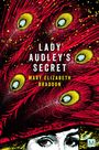 Text: "LADY AUDLEY'S SECRET" von Mary Elizabeth Braddon. Rote Pfauenfedern, darunter ein Augenpaar im Vintage-Stil.
