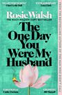 Titel: "The One Day You Were My Husband" von Rosie Walsh. Illustration einer brennenden rosa Blume vor grünem Hintergrund.