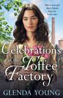 Text: „War is over and three friends hope for better days“, „Celebrations at the Toffee Factory“, „Glenda Young“. Frau mit Blumen vor Fabrik.