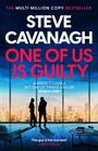 Text: "THE MULTI MILLION COPY BESTSELLER. STEVE CAVANAGH. ONE OF US IS GUILTY. A PERFECT COUPLE. BUT ONE OF THEM IS A KILLER. WHICH ONE?”  
Das Cover zeigt zwei Silhouetten in einem Raum mit Fensterblick auf eine Stadt. Ein Tisch mit Wein steht im Vordergrund.